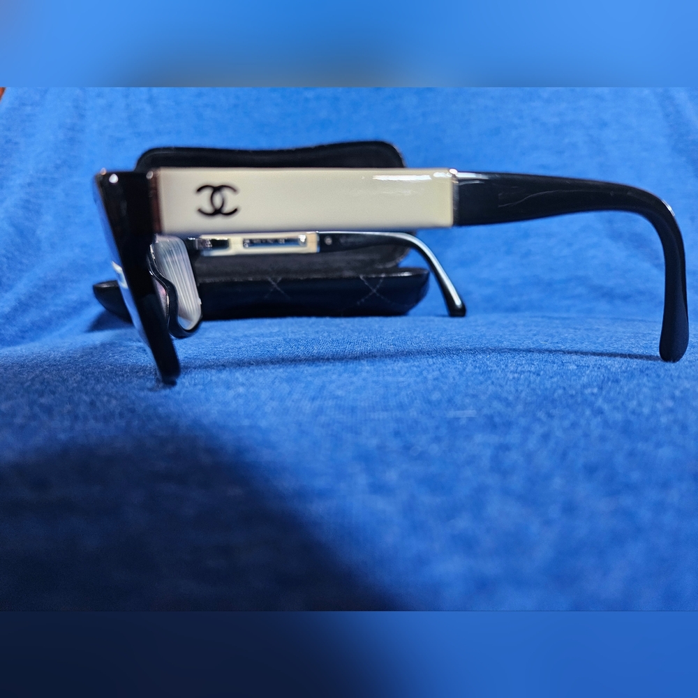 CHANEL glasses in black and cream W Quilted Lambskin Black Leather Case VINTAGE - Picture 3 of 16